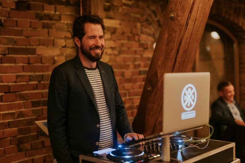 user-upload/business/work-media/fdzz4912p78yem2hqkjylg_dj_markus rosenbaum.jpeg