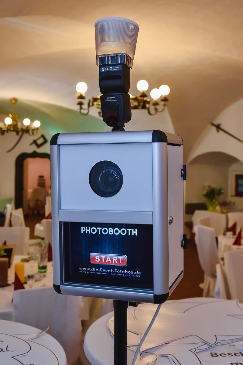 user-upload/business/work-media/t6d94zvti6ml2njc9gdvao_die-event-fotobox-fotobox-fuer-eure-hochzeit.jpeg