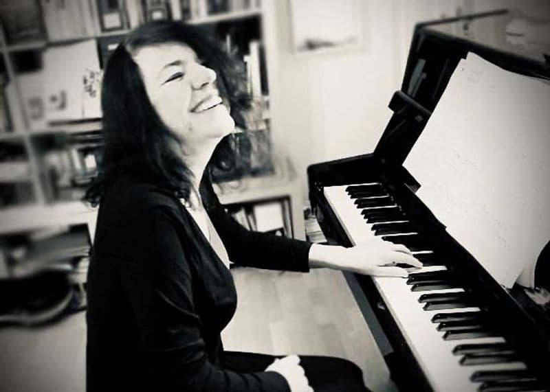 user-upload/business/work-media/wvmzh7sxuwdv7cecq1jbb_natalia-brokop-pianistin-komponistin-klavierlehrerin.jpeg